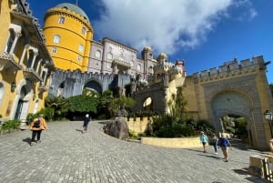 Lisbon: Sintra Tour with Pena Palace and Quinta da Regaleira