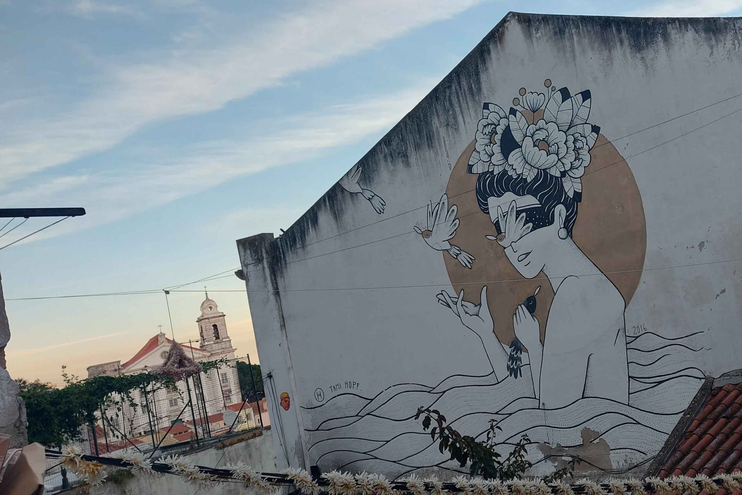 Passeggiata per gli amanti dell'arte di strada a Lisbona