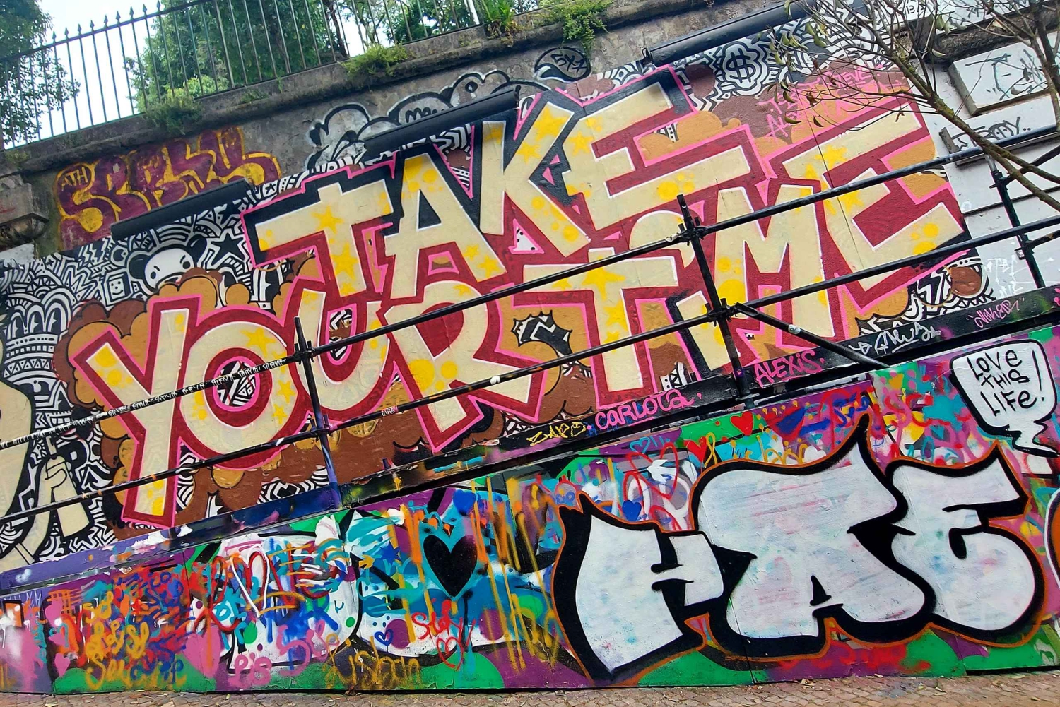 Passeggiata per gli amanti dell'arte di strada a Lisbona