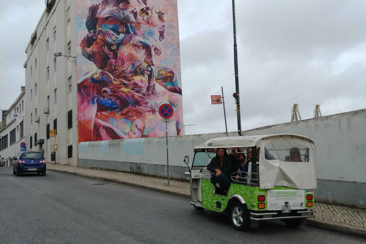Lisbon Street Art Safari: 2-Hour Tuk Tuk Tour
