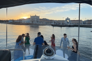 Lisboa: Excursión en Catamarán al Atardecer y el Vino