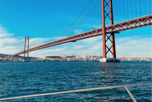 Lisboa: Excursión en Catamarán al Atardecer y el Vino