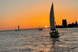 Lisboa: Excursión en Catamarán al Atardecer y el Vino