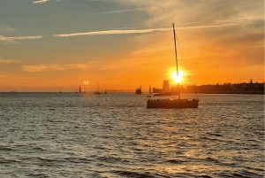 Lisboa: Excursión en Catamarán al Atardecer y el Vino