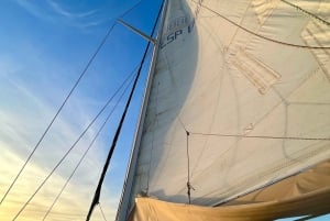 Lisbon: 2H Sunset Boat Cruise Tour with Drinks