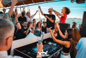 Lisboa: Fiesta en Barco al Atardecer con 2 Bebidas y Entrada Gratuita al Club