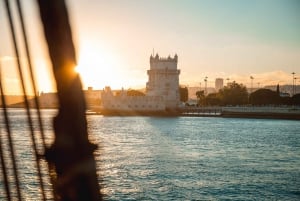 Lisbon: Sunset Boat Party with Live DJ and Night Club Entry