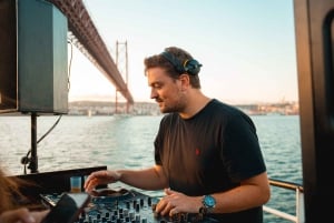 Lisbon: Sunset Boat Party with Live DJ and Night Club Entry