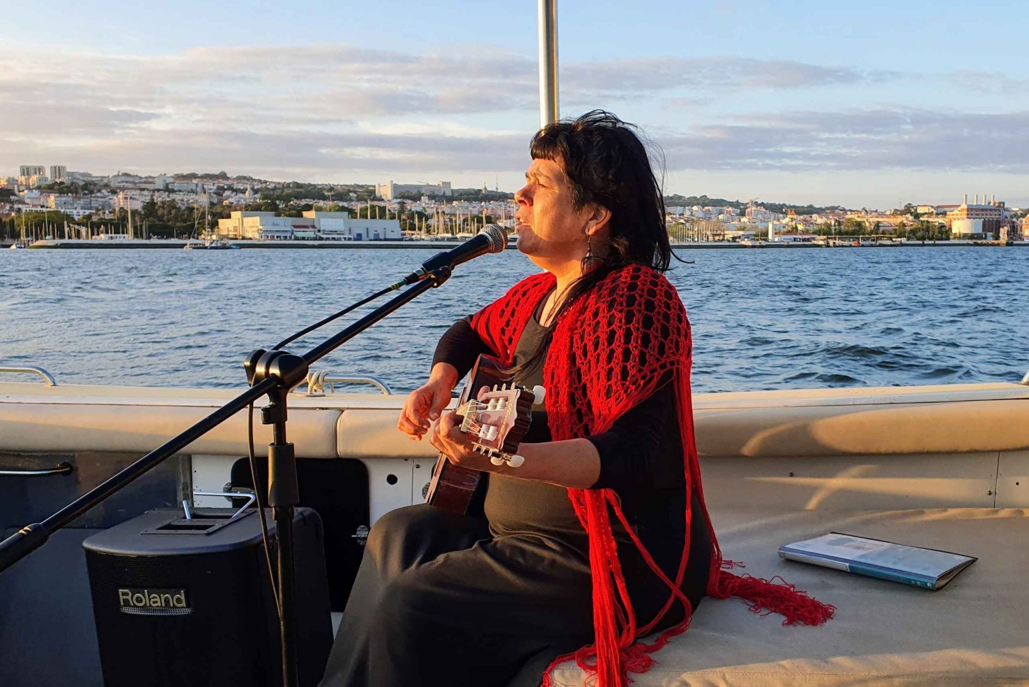 Lisboa: Båttur i solnedgang med live fado-konsert
