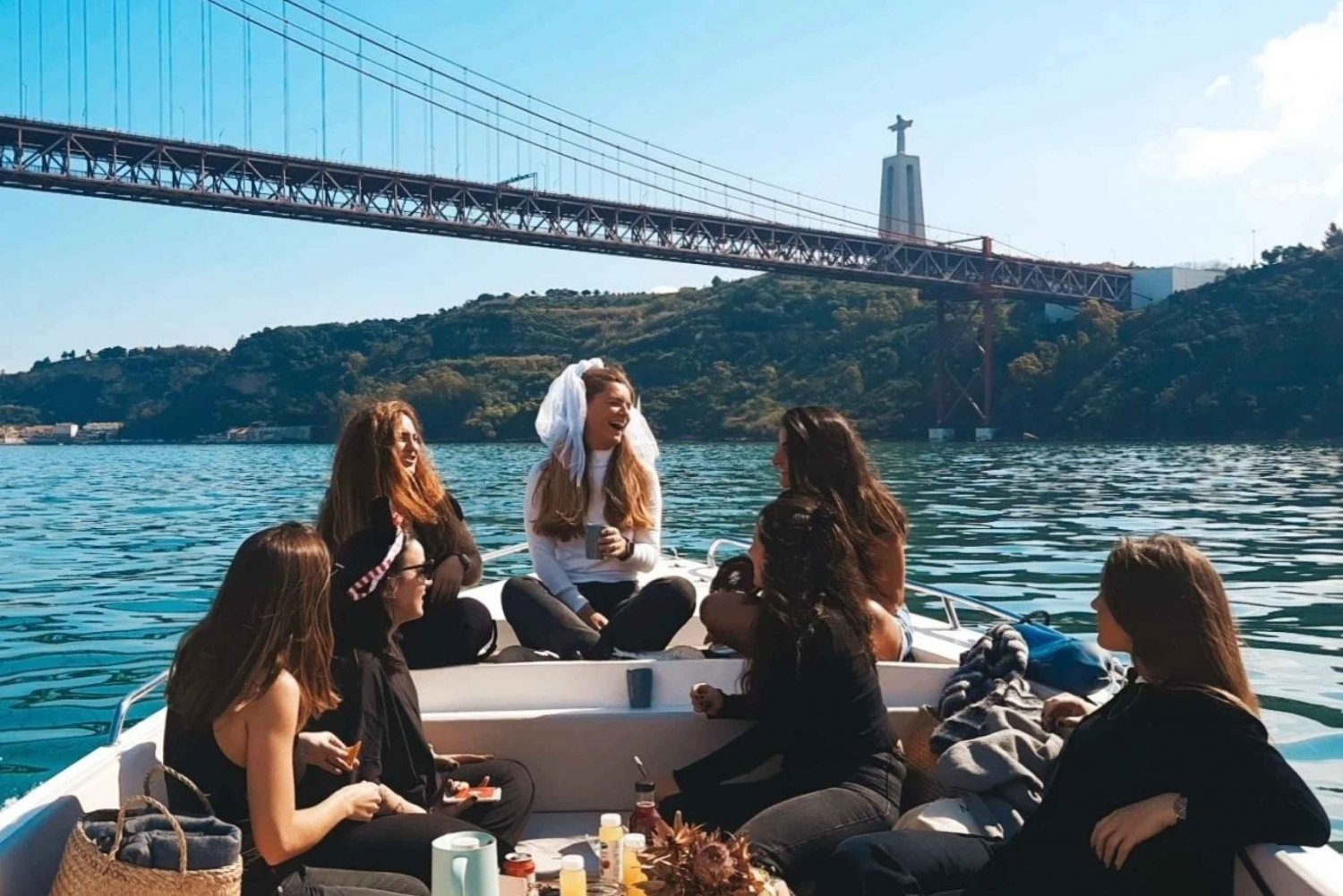 Lisbon: Sunset Boat Tour with Snacks & Drinks