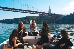 Båttur i solnedgången i Lissabon med lokala snacks och drycker