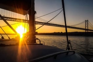 Lisbon: Sunset Catamaran Cruise, Music and Open Bar