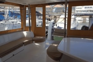Lissabon: Catamarancruise bij zonsondergang, muziek en open bar