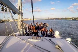 Lisbon: Sunset Catamaran Cruise, Music and Open Bar