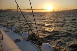 Lisbon: Sunset Catamaran Cruise, Music and Open Bar