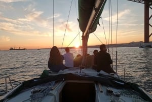 Lisbon: Sunset Cruise on The Tagus River with Welcome Drink