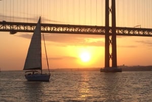 Lisboa: Solnedgangscruise med drinker
