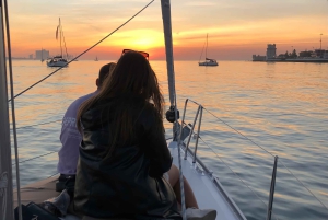 Lisboa: Solnedgangscruise med drinker