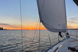 Lisboa: Solnedgangscruise med drinker