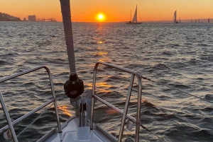Lisboa: Solnedgangscruise med drinker
