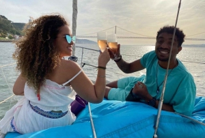 Lissabon: 'Sunset' & 'Day Tours' med båttur, med drink och musik