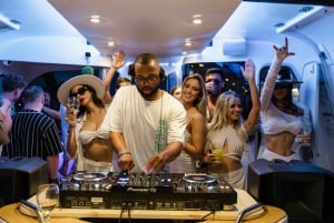 Lissabon: Solnedgångsfest på lyxig båt med DJ, öppen bar och snacks