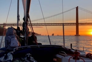 Lisbon: Enjoy a Sunset or Night Tagus River Sailboat Cruise