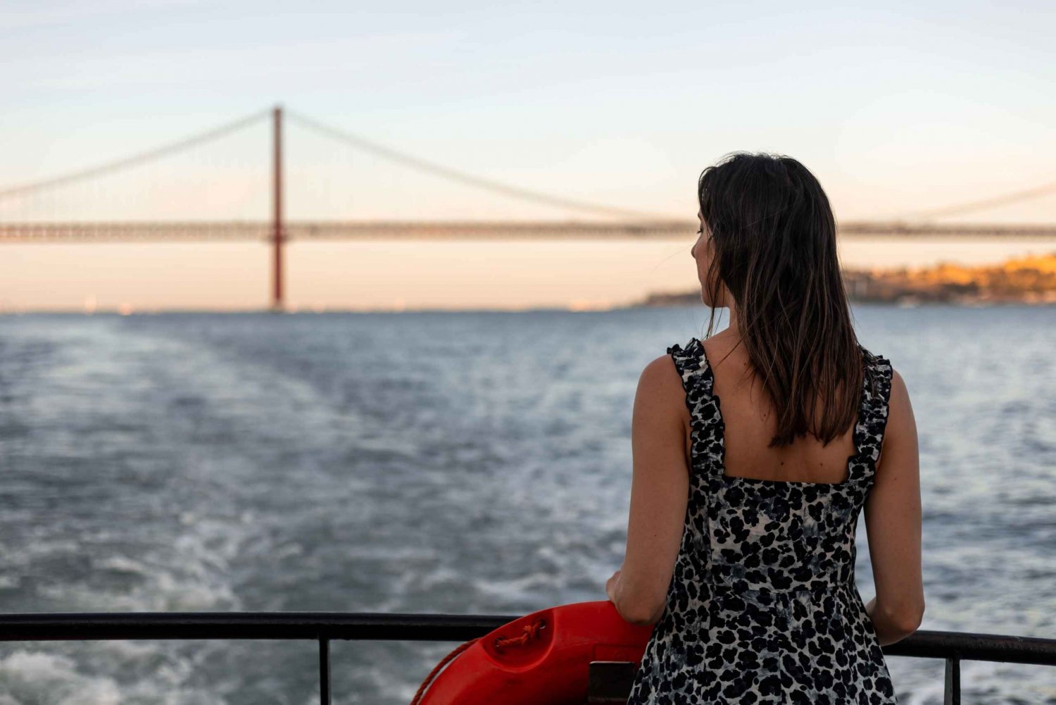 Lisboa: Solnedgangscruise med drink og snacks