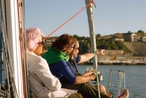 Lissabon: Segling i solnedgång med båtkryssning och vin