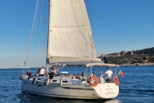 Lissabon: Segling i solnedgång med båtkryssning och vin