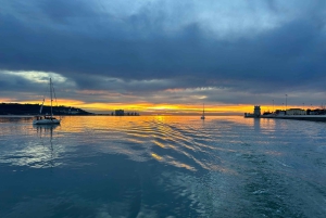 Lisbon: Sunset Sailing Boat Tour with Drinks