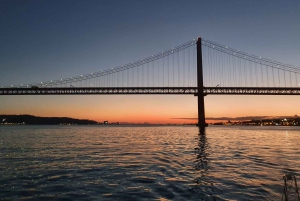 Lisbon: Sunset Sailing Boat Tour with Drinks