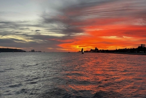 Lisbon: Sunset Sailing Boat Tour with Drinks