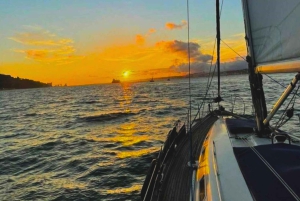 Lisbon: Sunset Sailing Boat Tour with Drinks