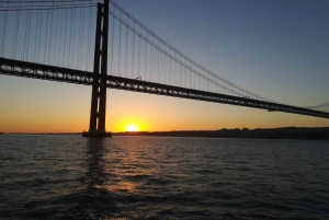 Lissabon: Segling i solnedgången med portugisiskt vin och historia