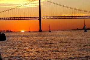 Lizbona: Wycieczka łodzią motorową o zachodzie słońca