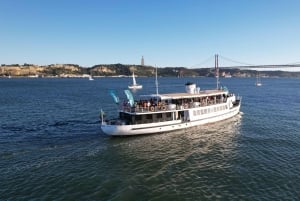 Lisbon: Tagus River Boat Tour with One Drink Included