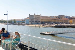 Lisbon: Tagus River Boat Tour with One Drink Included