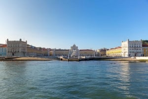 Lisbon: Tagus River Boat Tour with One Drink Included