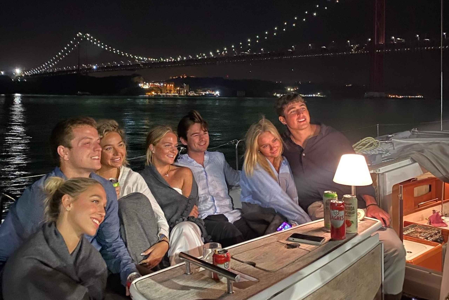 リスボンテージョ川クルーズ、朝、昼、夕暮れ、夜