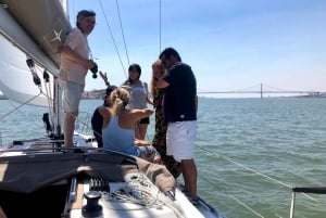 Lissabon - kryssning Tagus River Cruise, morgon, dag, solnedgång eller natt