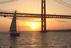 Lissabon - kryssning Tagus River Cruise, morgon, dag, solnedgång eller natt