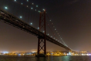 Lisboa: Cruzeiro de Ano Novo no Rio Tejo com DJ ao vivo