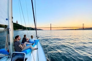 Lisbon: Tagus River Sunset Cruise with Drinks