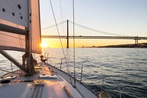 Lisbon: Tagus River Sunset Cruise with Drinks