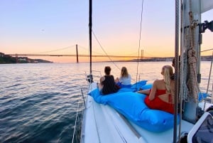 Lisbon: Tagus River Sunset Cruise with Drinks