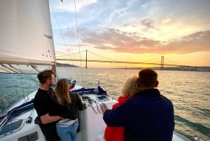 Lisbon: Tagus River Sunset Cruise with Drinks