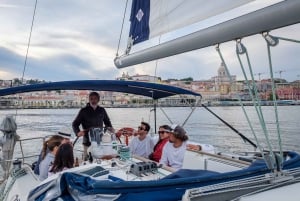 Lisbon: Tagus River Sunset Cruise with Drinks