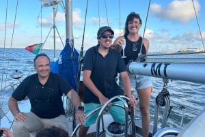 Lissabon: Tajo-joen purjehdusretki, jossa on pikkupurtavaa ja juomia