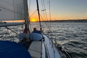 Lissabon: Tajo-joen purjehdusretki, jossa on pikkupurtavaa ja juomia